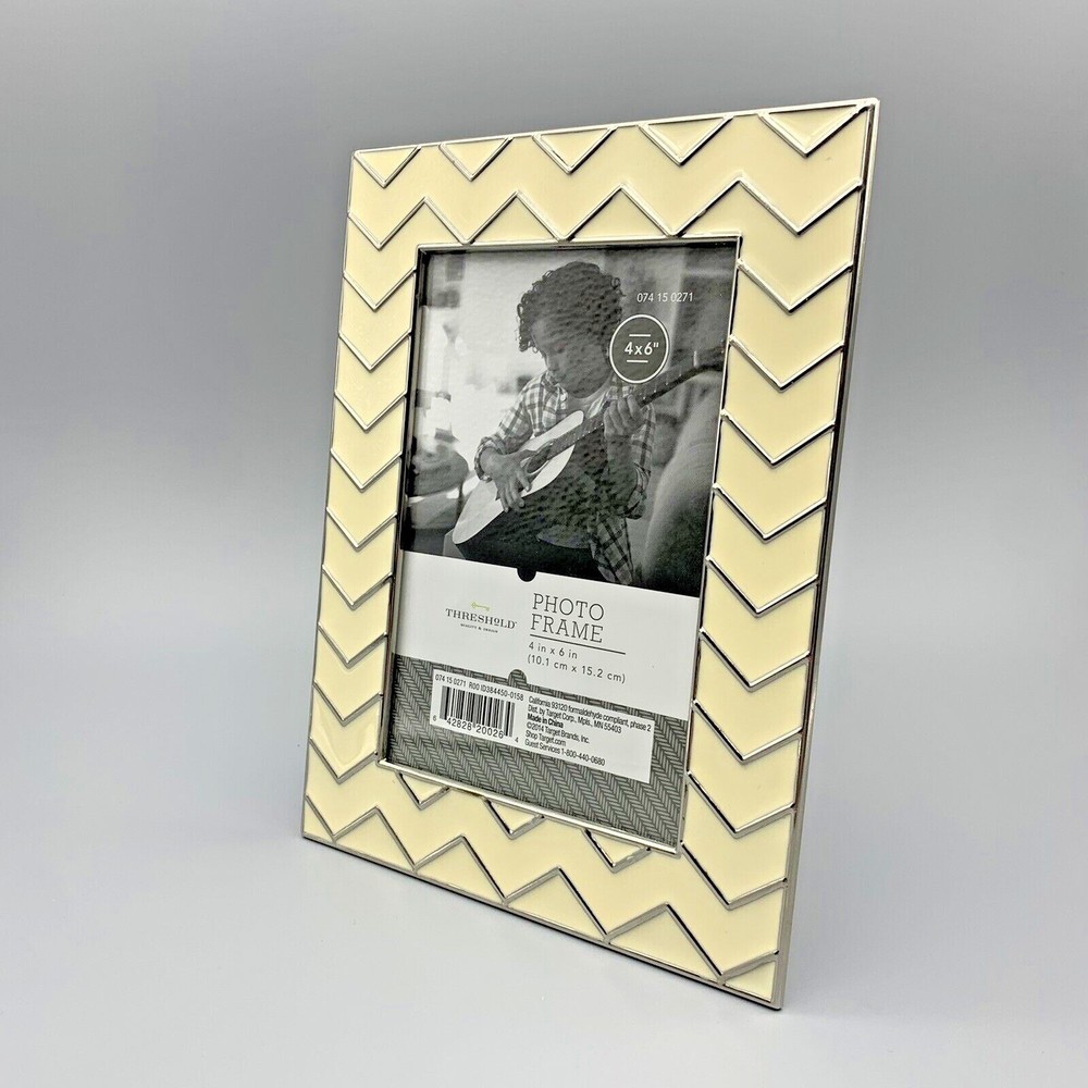 Enamel Photo Frame Chevron Pattern Silver & Cream Off White by Threshold 4x6 NOS