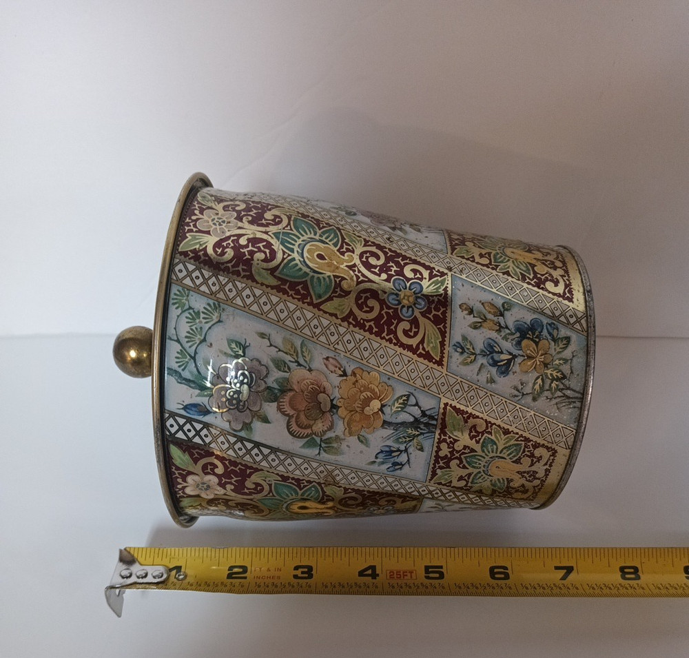 VINTAGE CONTAINER MADE IN ENGLAND TIN CONTAINER WITH LID