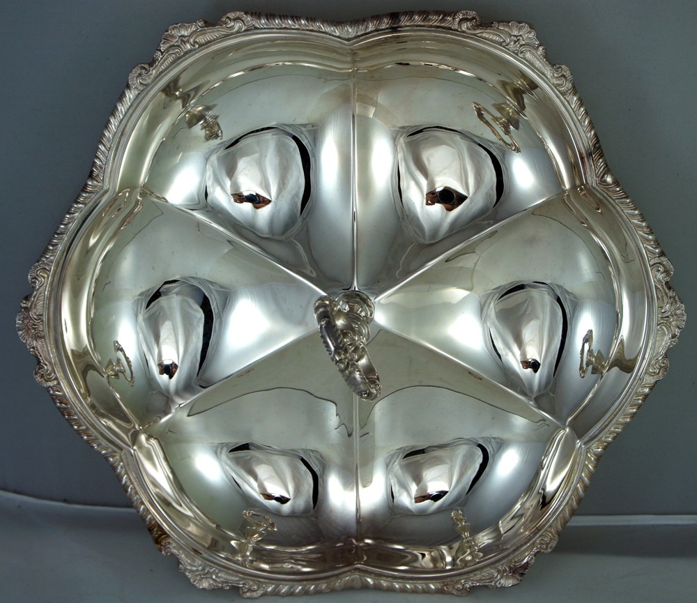 VINTAGE SILVER PLATED SHELL PATERN SERVING DISH/BOWL/TRAY W/HANDLE