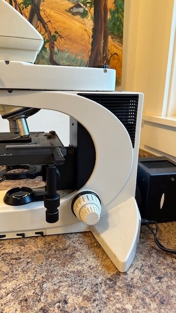 Leica Microscope DMLB W/ two objectives