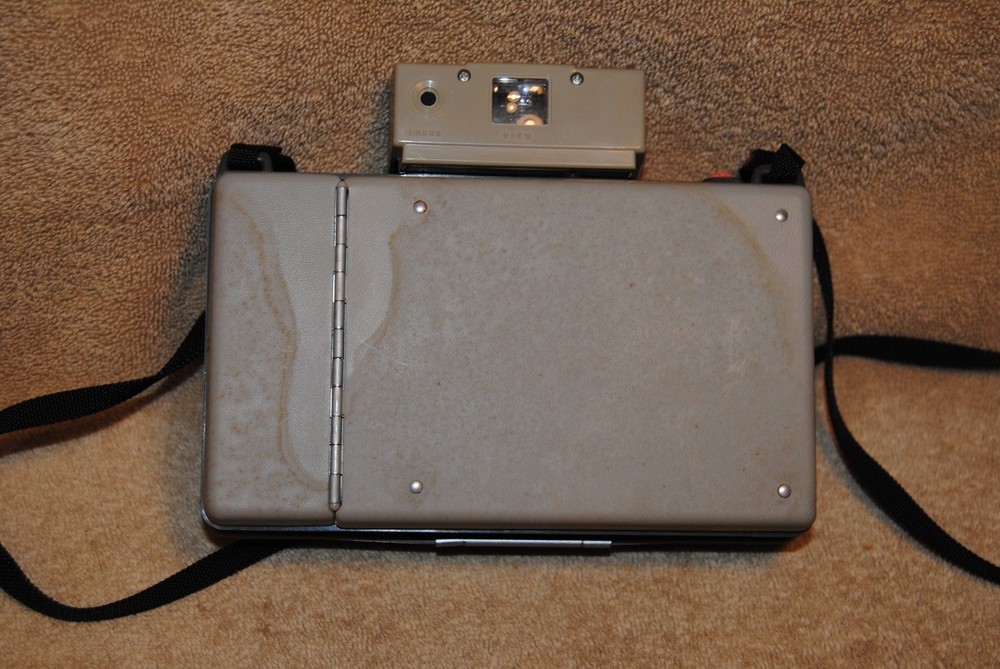 Vintage Polaroid 220 Automatic Land Camera with Case Flash Unit & M3 Flashbulbs