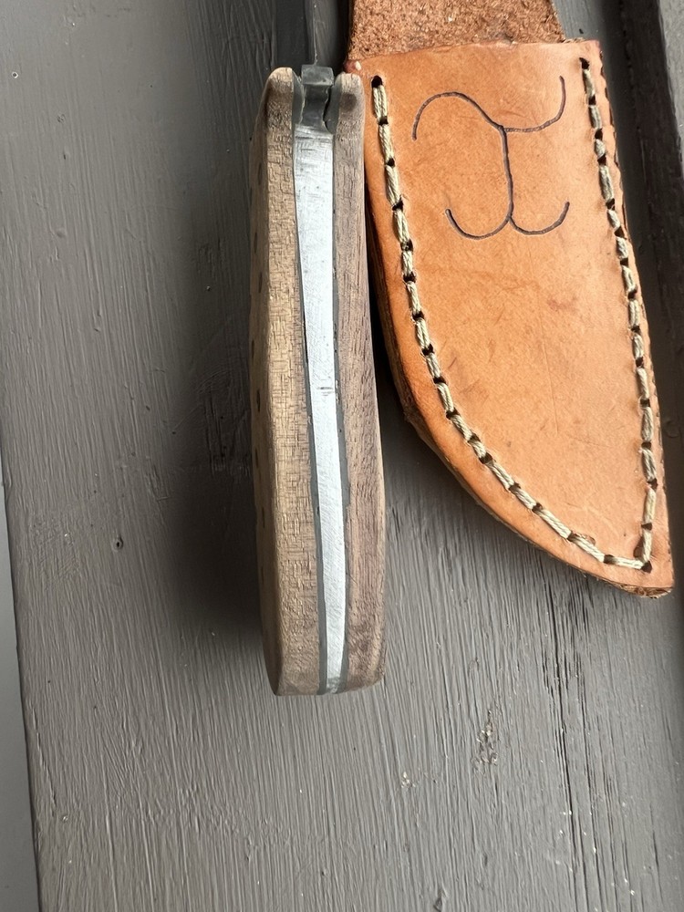 ￼ Vintage Drop Point Hunter