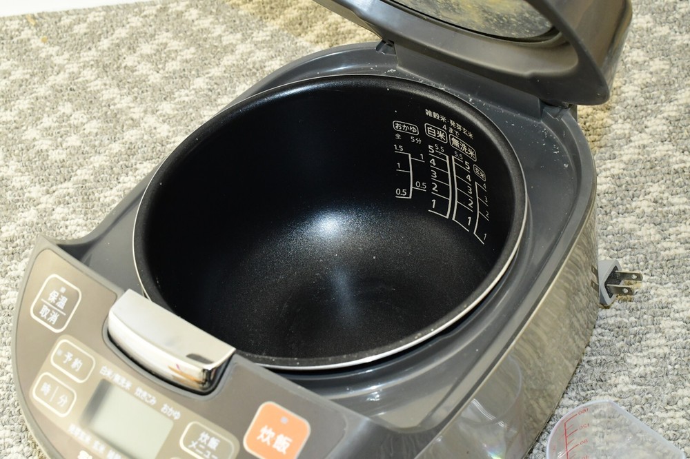 SHARP KS-S10E-S Microcomputer Spherical Cooking Method 5 Cup Capcity Rice Cooker