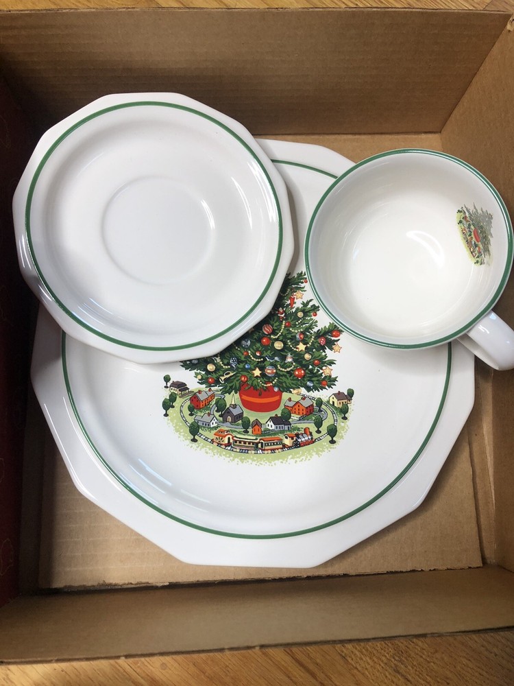 Pfaltzgraff Christmas Hertage 3PC PLACE SETTING With Box