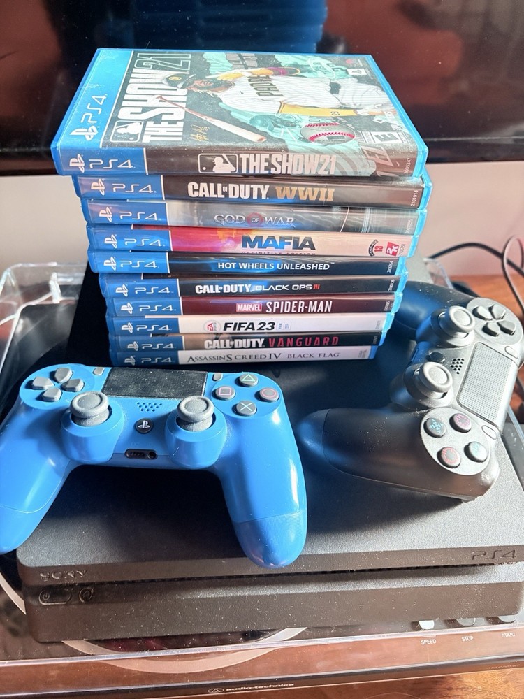 PS4 Slim Bundle w/ 4 Controllers + 10 Games