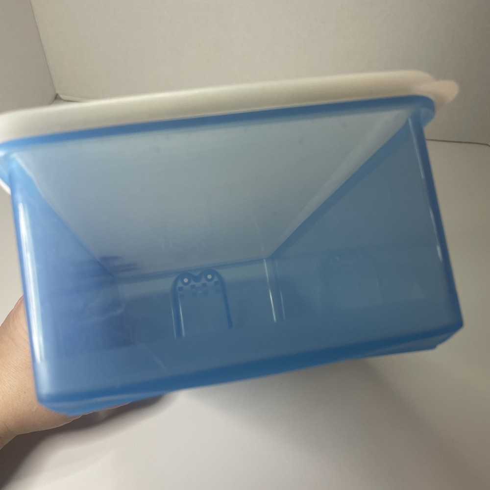 FridgeSmart Tupperware 8.5 Cup / 2.0L Blue Plastic Vented Container & Lid 4352B