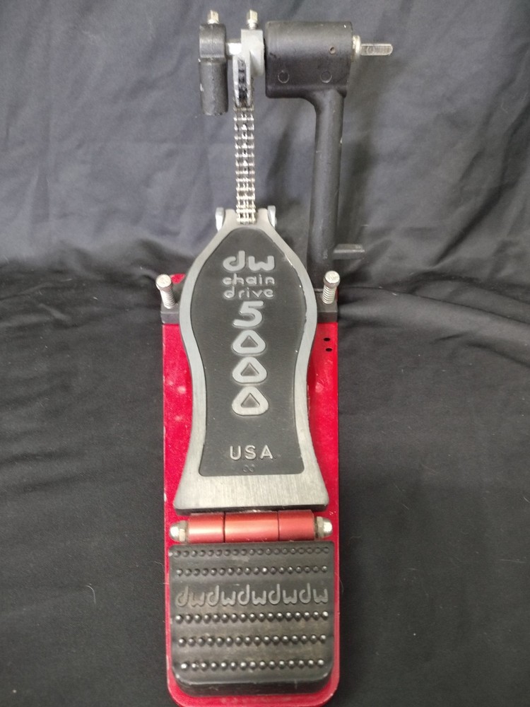 DW 5000 Double Kick Pedal w Drumhead Patch