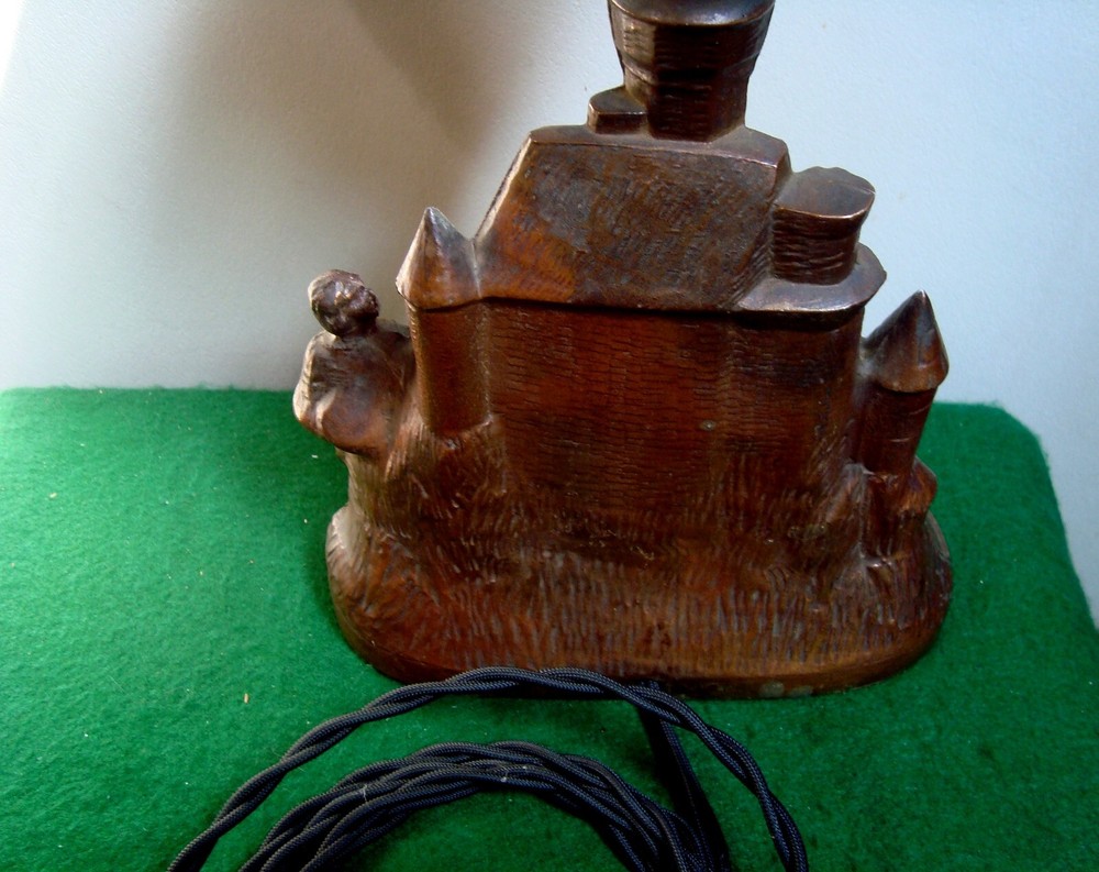 1930s. Art Deco “Serenade” Splinter Table Lamp