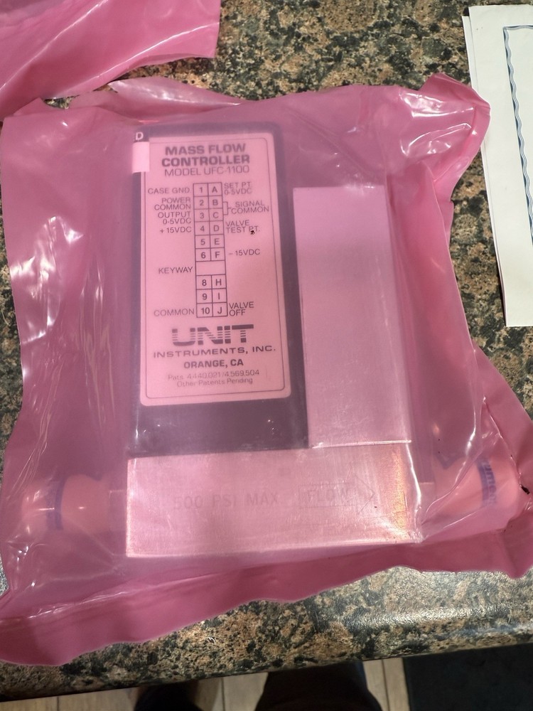 Mass Flow Controller Model UFC-1100 clean and calibrated