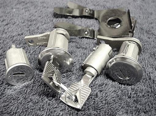 New 61 62 63 Thunderbird T-Bird Complete Lock Set With Keys !