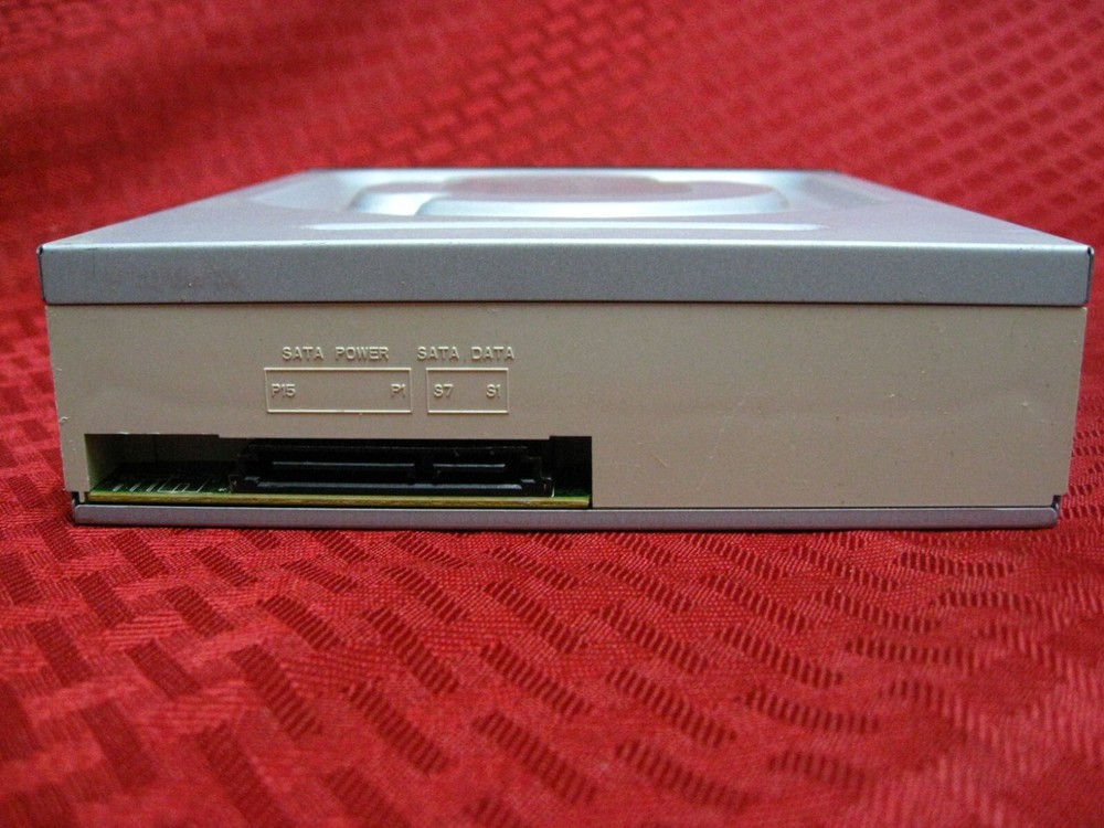 Lite-On Desktop DVD/CD Rewritable Drive Model iHAS424-98 B