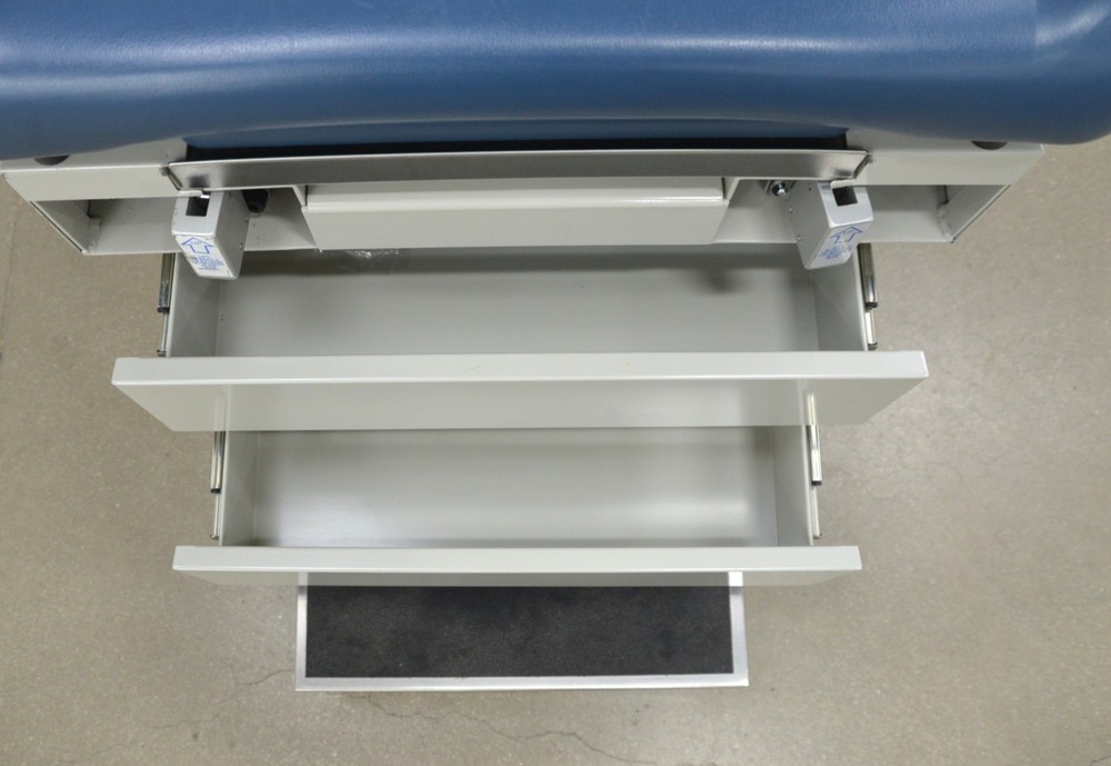 UMF 5140 Manual Adjustment Exam Table