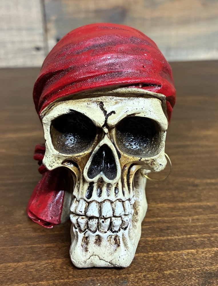 3" PIRATE SKULL WITH EARRING POLY RESIN
