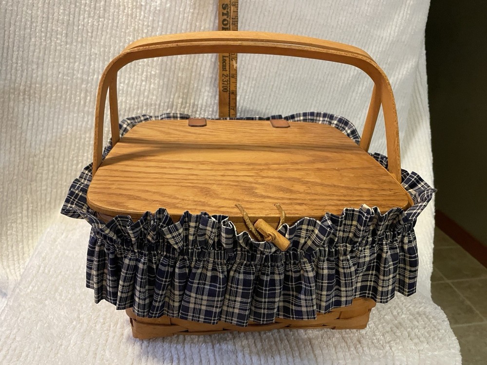 Longaberger Blue Ribbon Pie Basket W/ plastic insert Protector and divider