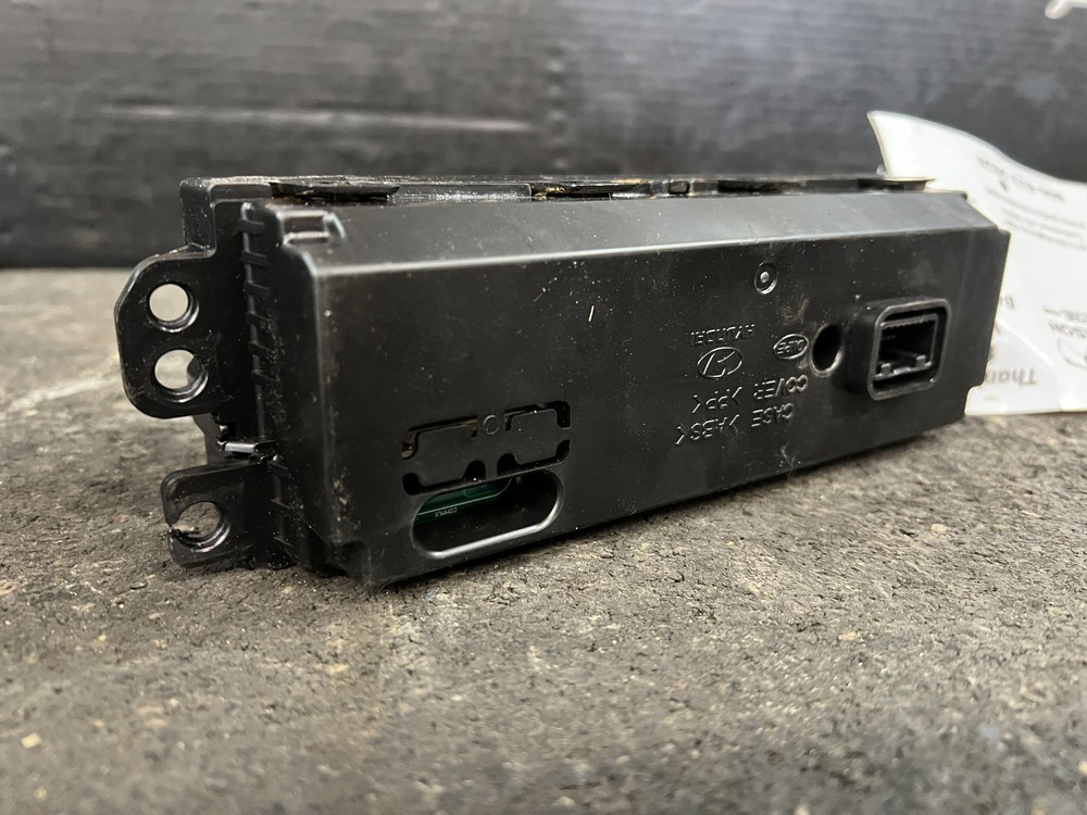 09-12 HYUNDAI GENESIS COUPE DASH DISPLAY SCREEN WITH NAVIGATION