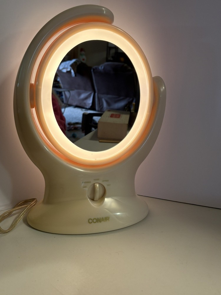 CONAIR Lighted Dual-Sided Vanity Mirror Model BE36 with 4 Light Settings