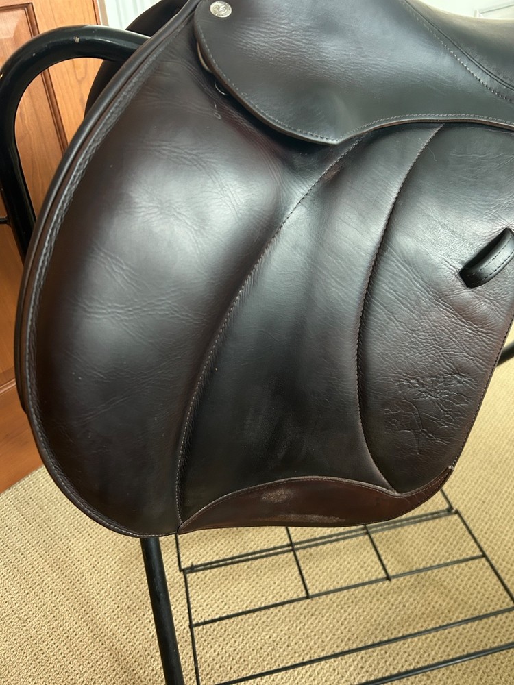 Hunter/Jumper saddle