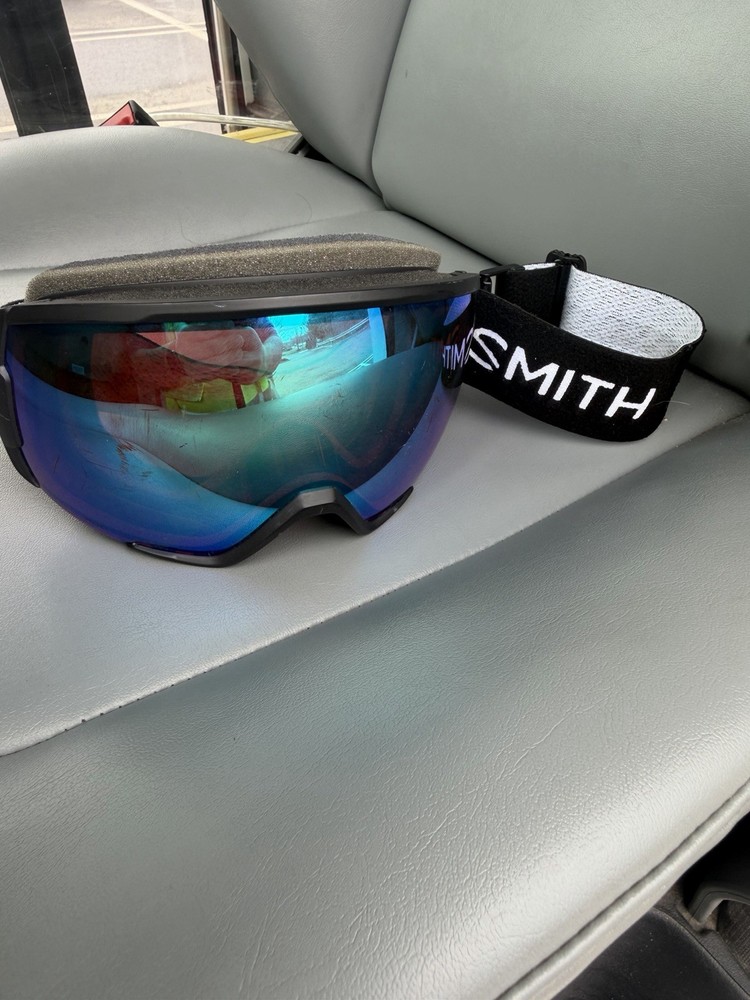 Smith Ski Goggles Mirrored Blue Lens Black Frame Adjustable Strap Foam Padding