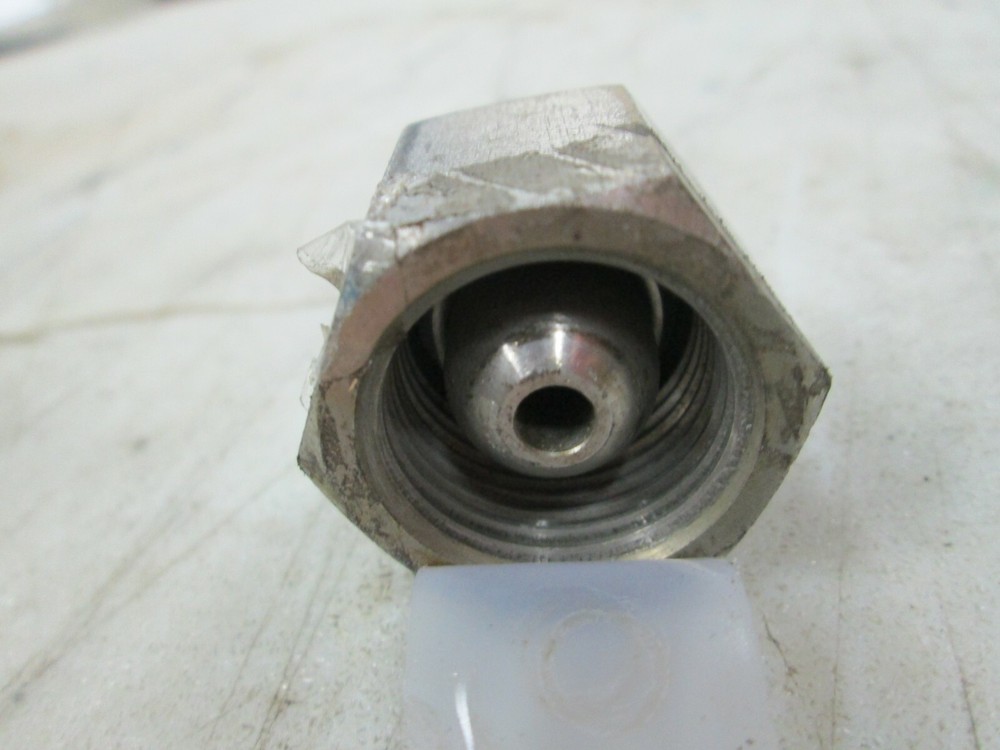 Oxygen Regulator S/S Bottle Adapter #540 1/4" MNPT (Used)