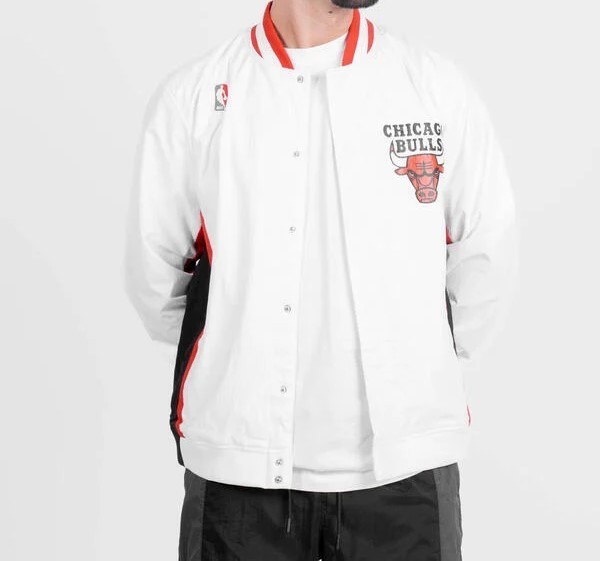 Mitchell & Ness Chicago Bulls Authentic Warm-Up Jacket.