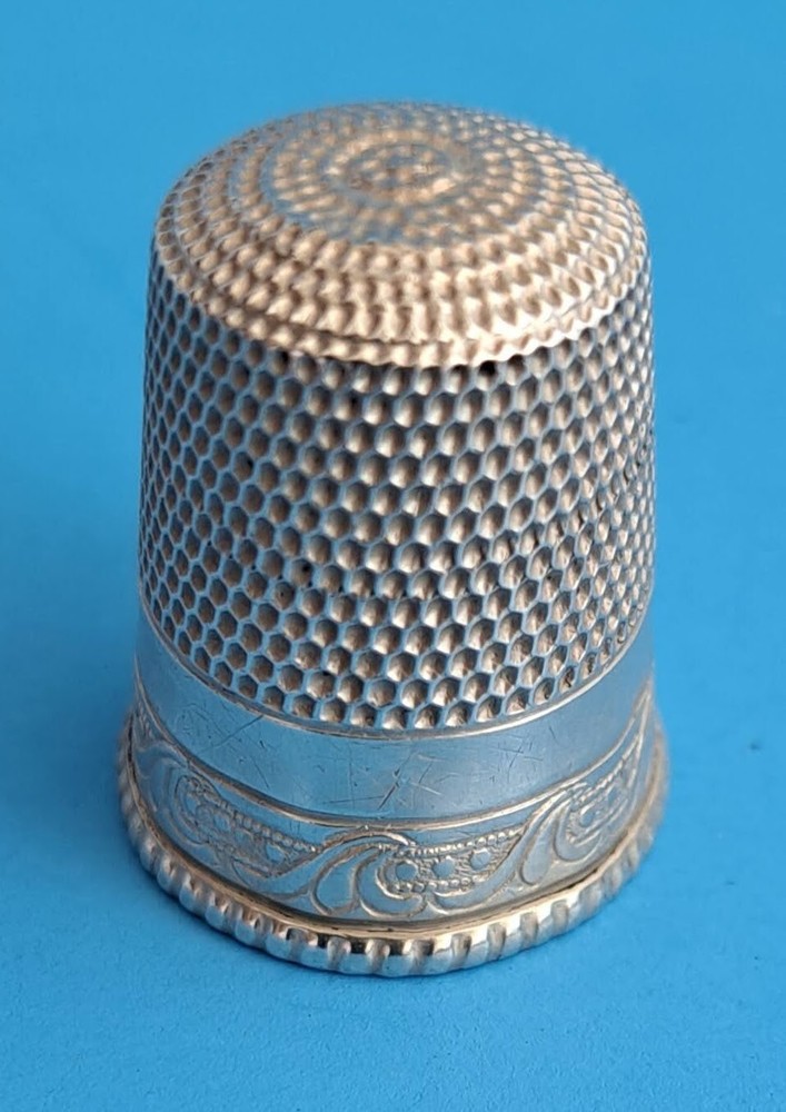 VINTAGE STERLING SILVER THIMBLE OCEAN WAVES PATTERN MARKED