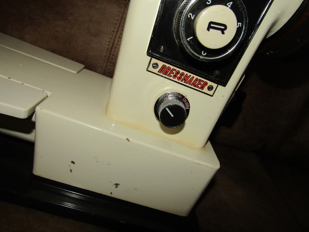 VINTAGE DRESSMAKER 1875 SEWING MACHINE