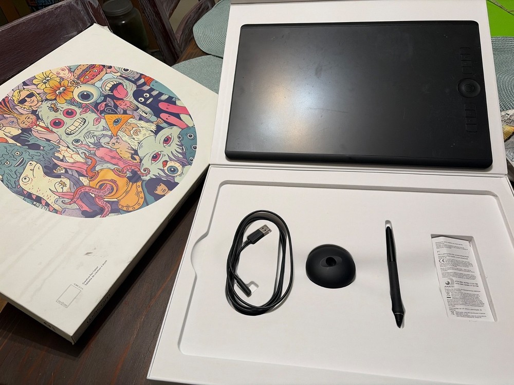 Wacom Intuos Pro L creative Pen Tablet PTH-860
