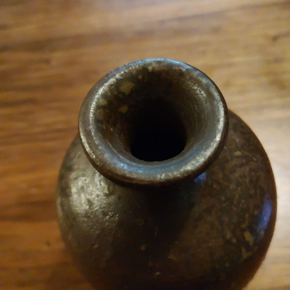 Bizen ware sake bottle vase