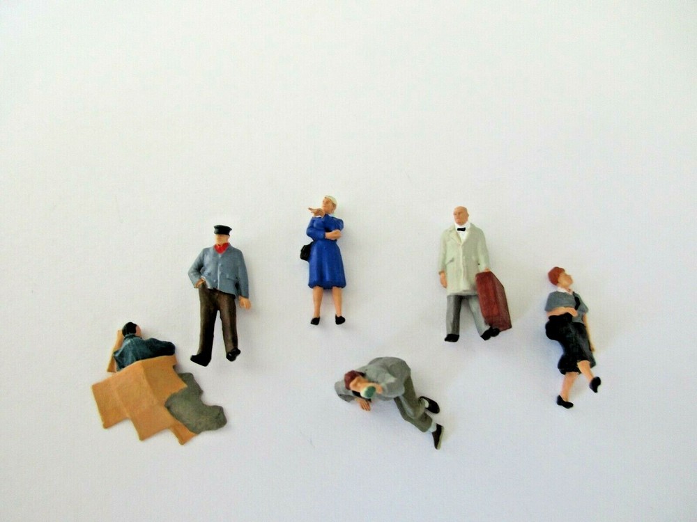 Preiser - Train Station Scene #10592 (NIB)