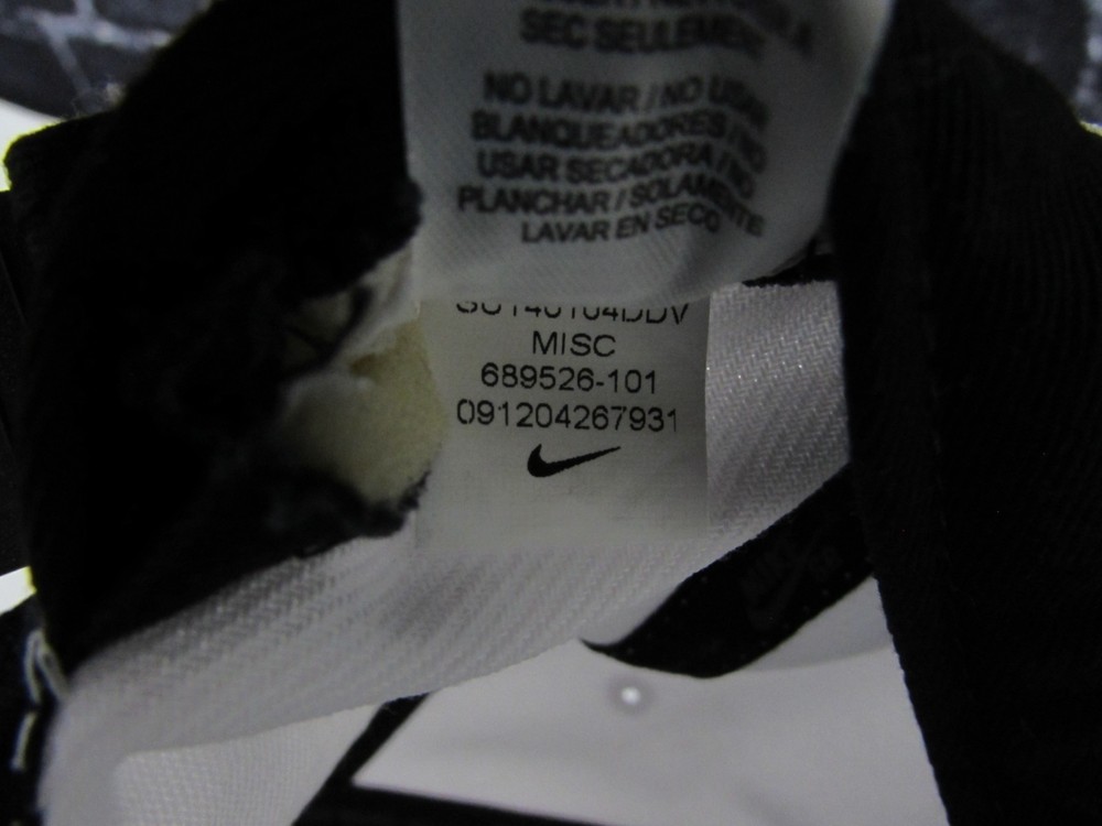 Nike SB Skateboarding Flat Brim Snapback Adjustable Hat Black/White