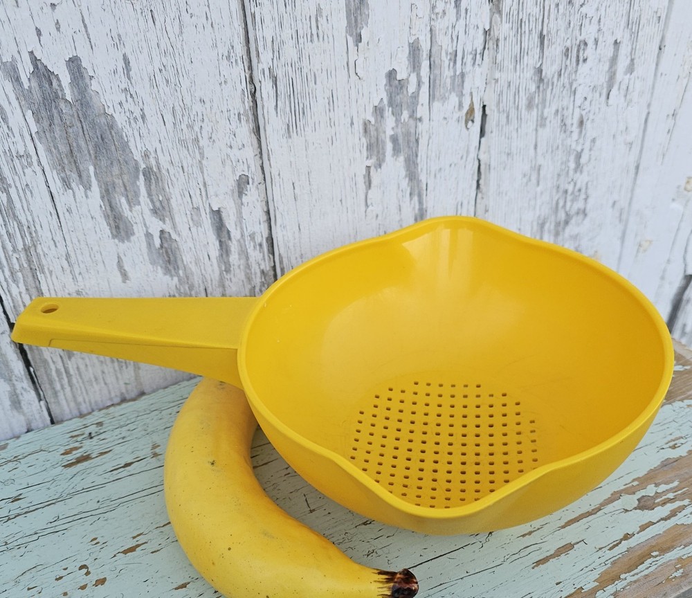Tupperware Yellow 1-quart Colander Strainer
