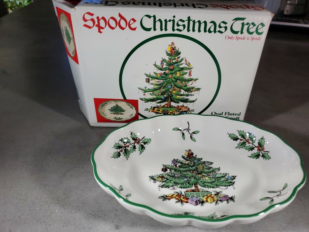 Spode Christmas Tree Dish 5.5" In Box Oval Fluted Small Nice