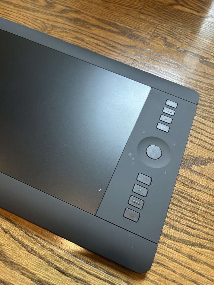 Wacom Intous Medium Pen Tablet PTH651 (no pen)