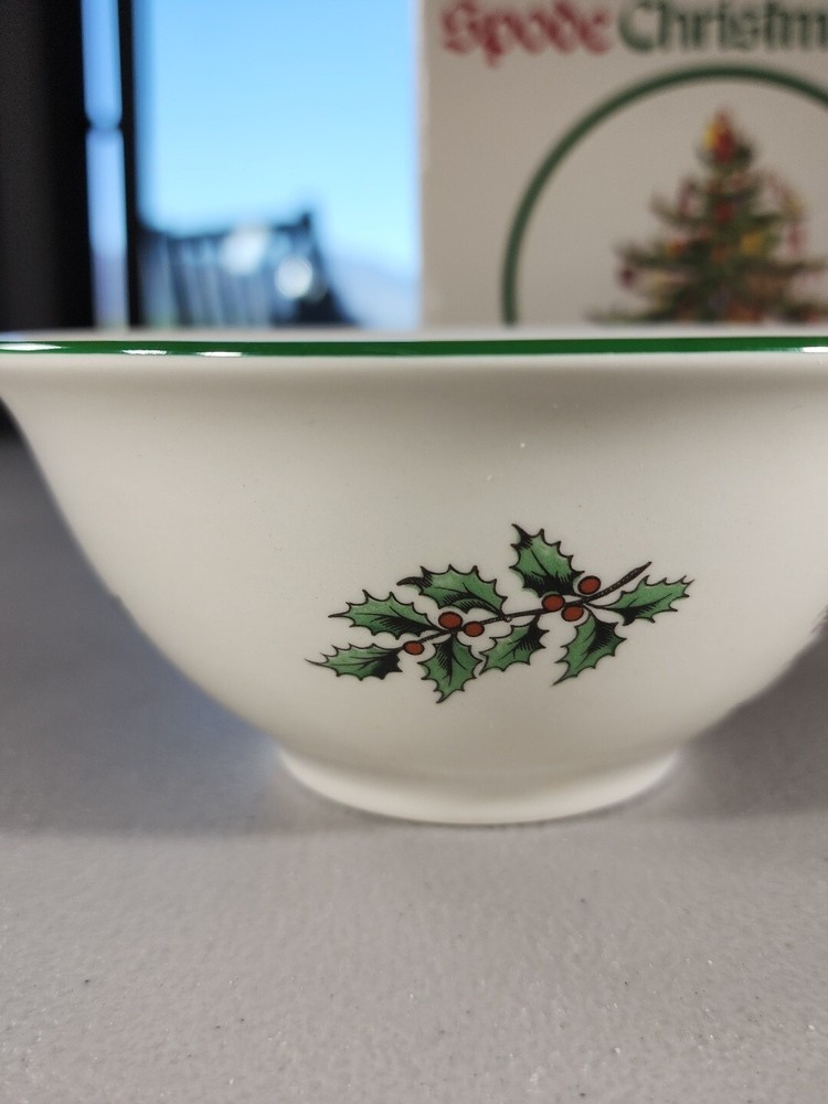 Spode Christmas Tree 5.5" Nut Bowl with Box S3324