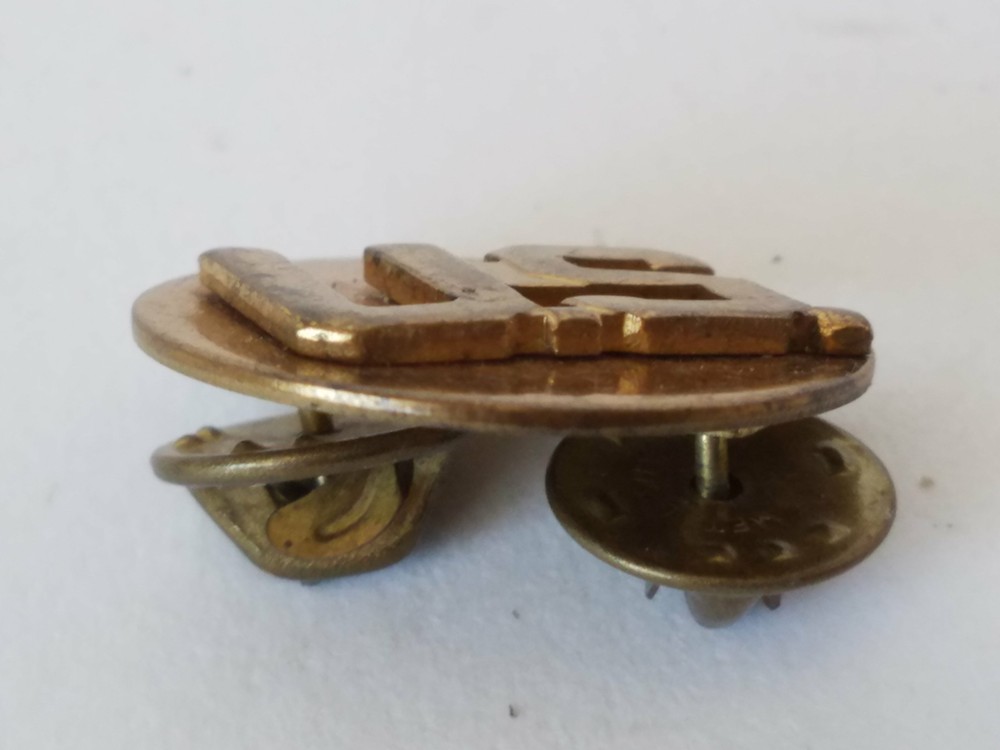 Gold Tone US Round Lapel Pin