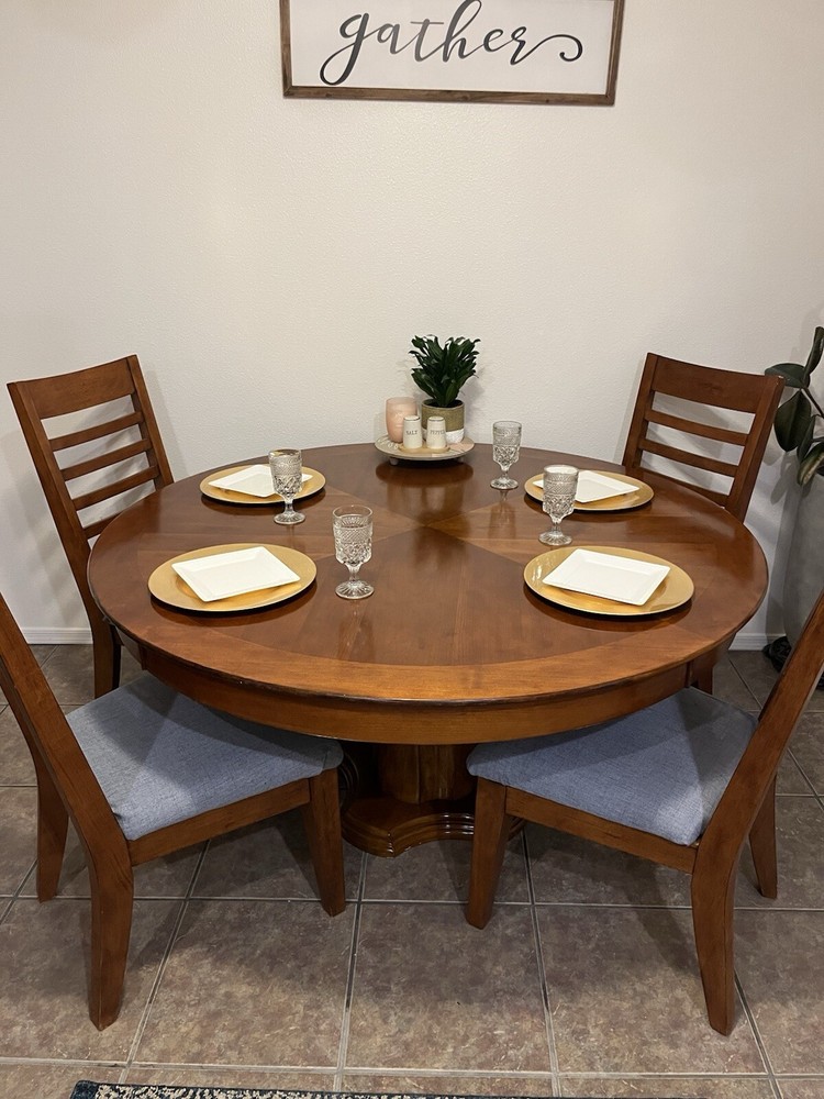 Pretty Princess Sturdy Wooden Kitchen Table