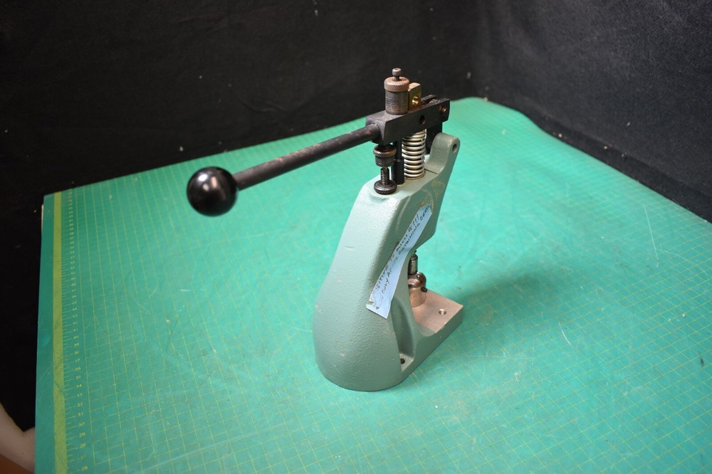 MINITOOL hp MICRO PUNCH PRESS, USED lab press