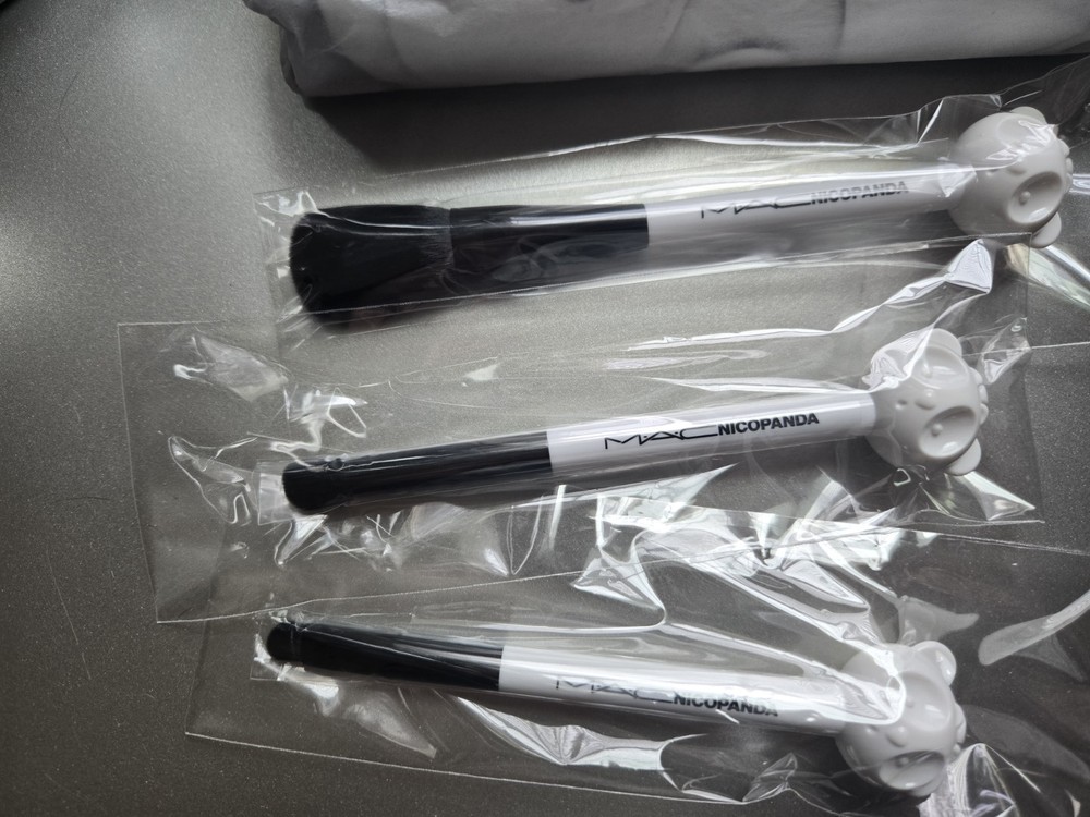 MAC NICO PANDA BRUSH SET