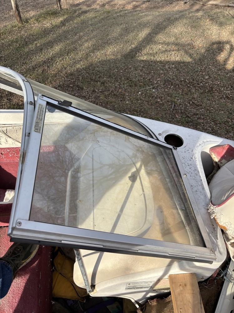 Complete ￼Curved boat glass windshield 1996 Larson Universal
