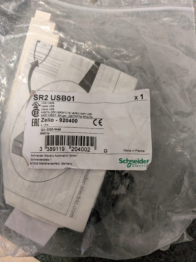 *BRAND NEW* SR2USB01 1PC NEW Schneider SR2USB01 PLC Zelio USB Programmable Cable