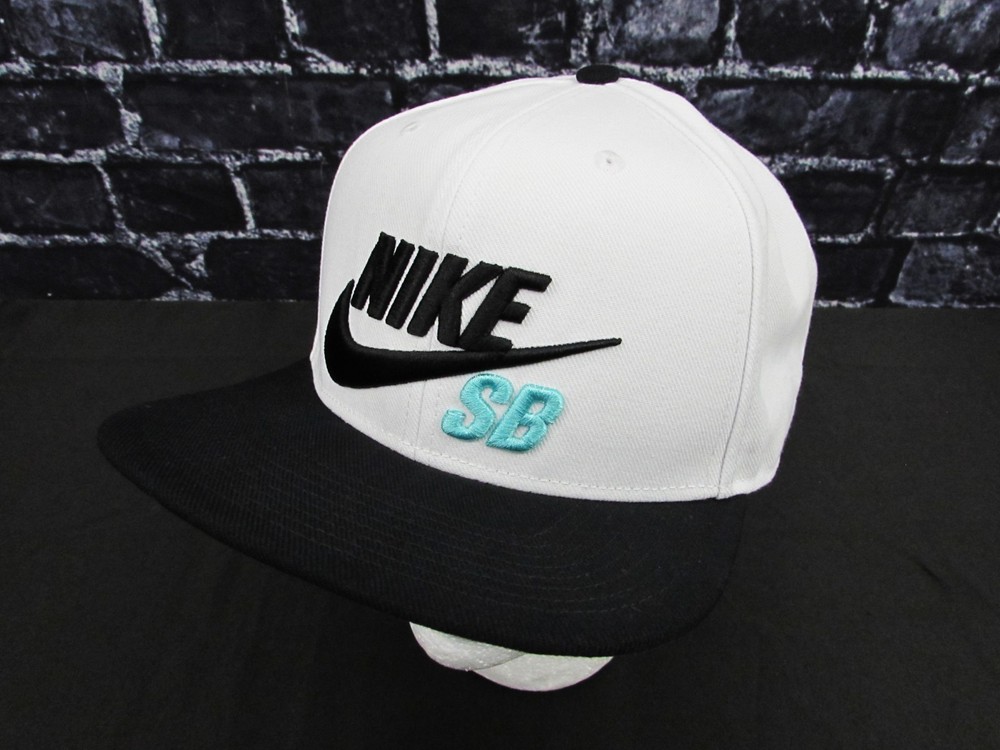 Nike SB Skateboarding Flat Brim Snapback Adjustable Hat Black/White