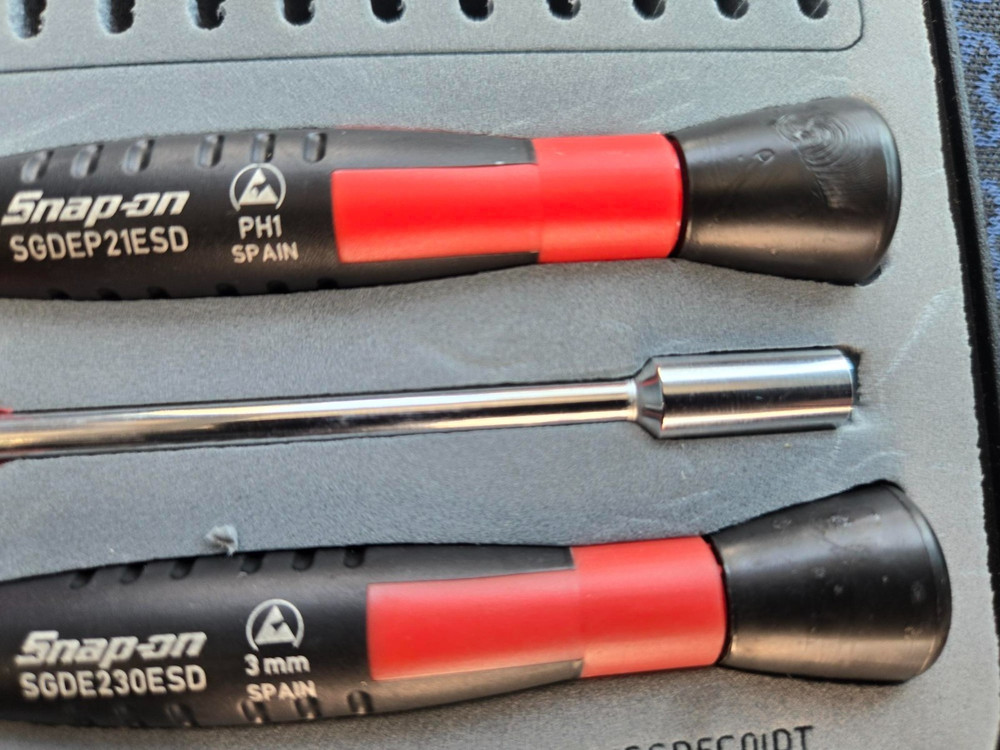 Snap on Tools 25 Pcs Electronic Interchangeable Mini Screwdriver Bit Set NEW !!!