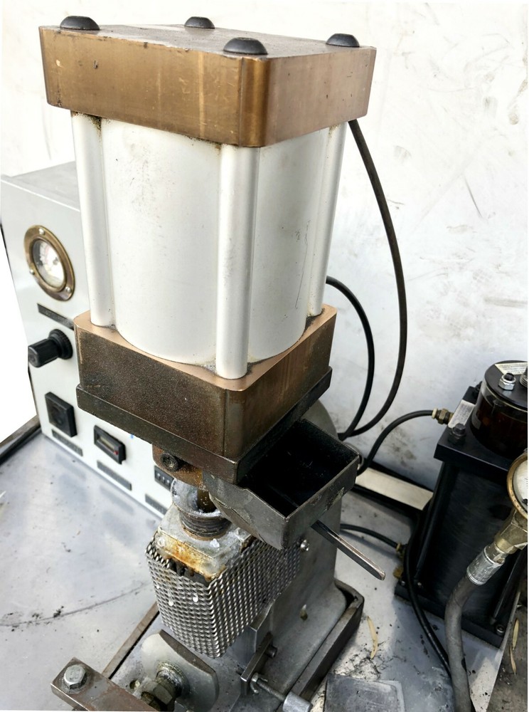 CUSTOM AUTOMATIC PLASTIC INJECTION MOLDING MACHINE, ,JEWELRY,METAL MOLD
