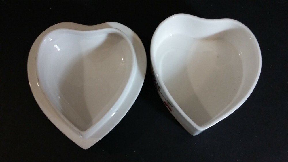 Spode Bone China heart shaped fruit & floral pattern 3 1/2" trinket box