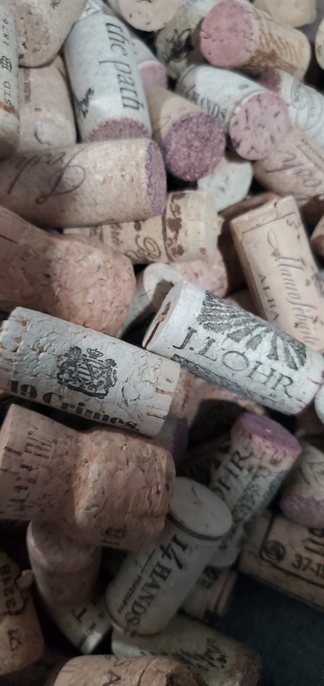 wine bottle corks, Aprox 276 Pcs. Assorted Styles, Names