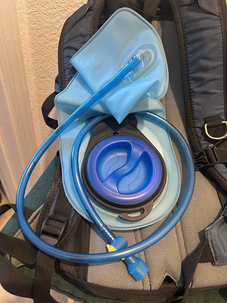 CAMELBAK Cloud Walker Hydration Backpack 70oz Abyss Blue Hiking Pack NWT