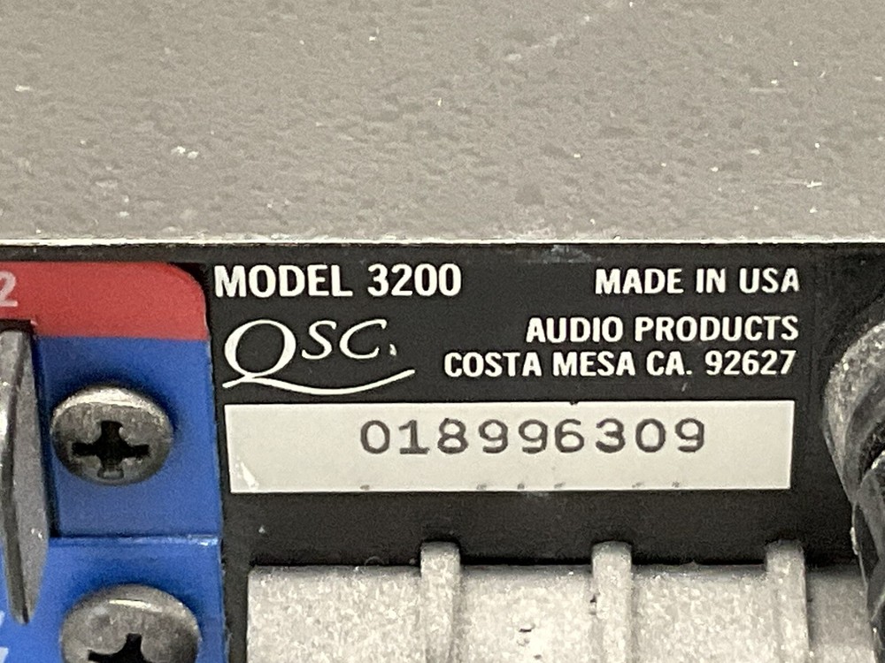 QSC 3200 Series Three 2-Channel Power Amplifier/ Powers On / GAR889