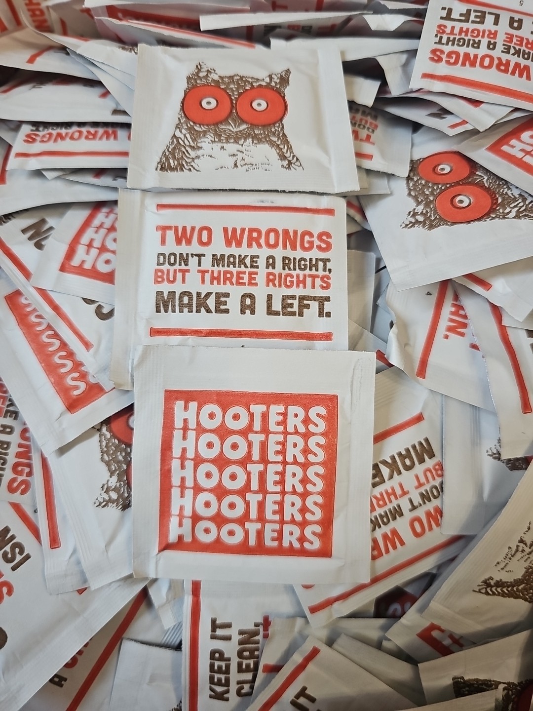 333 HOOTERS Moist Towelettes "WET NAPS" Individually Wrapped Lemon Scented