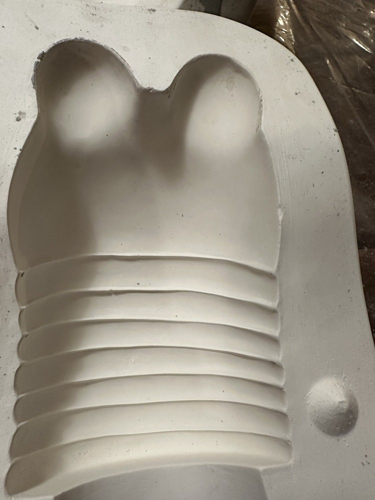 (#2) Clay Magic Inc 2009 Medium Worm Head And Tail 3138 Slip Mold