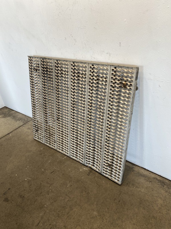 2013 Peterbilt 386 Deck Plate (651-11032)